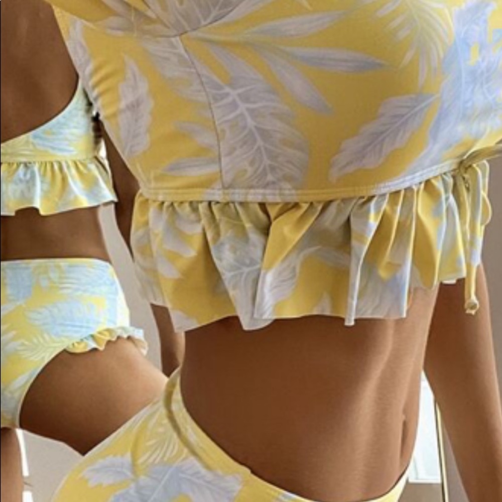 🌞❤️SOLD❤️NWT Floral Ruffle Bikini🌞